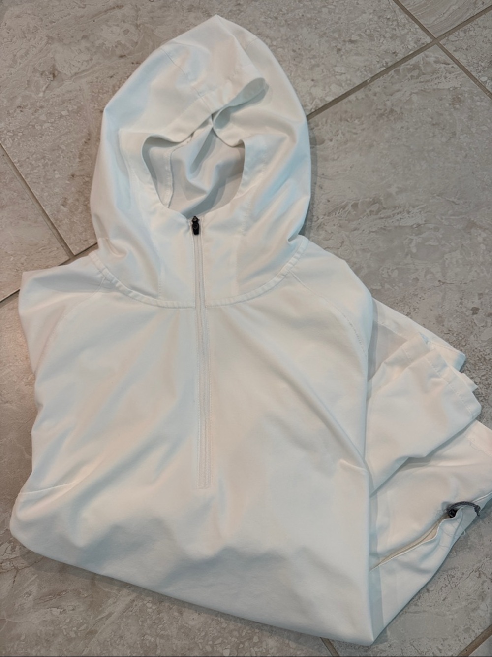 Kuhl White Hooded Wind Blocker Pullover with Mountain Crest